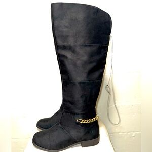 Black boots 
Woman’s size 8